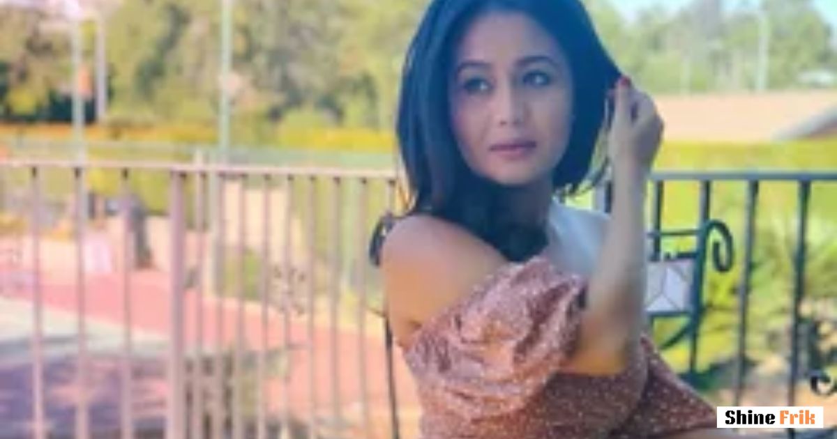 Neha Kakkar Height Without Shoes in Feet
