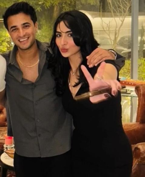 Laila-Faisal-with-Abhishek-Sharma-left