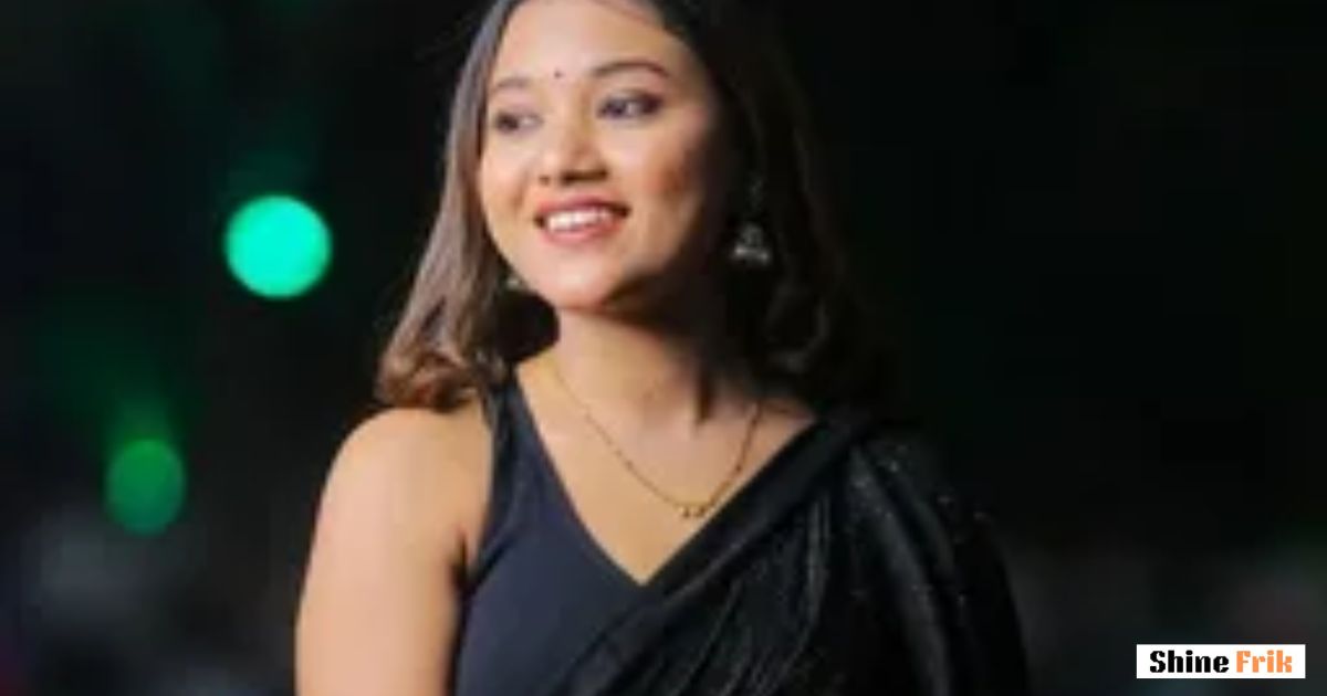Komal Kharat Age