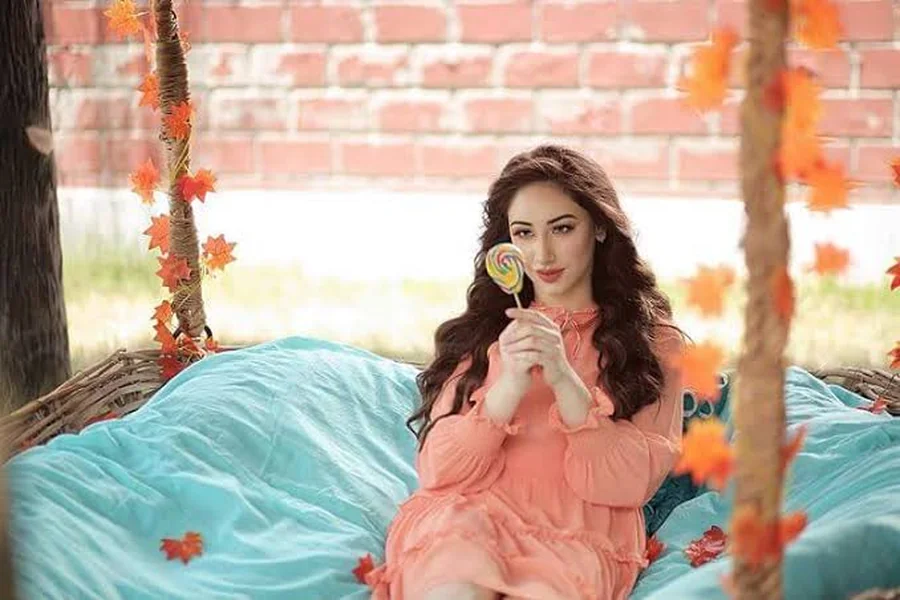 aroob khan age